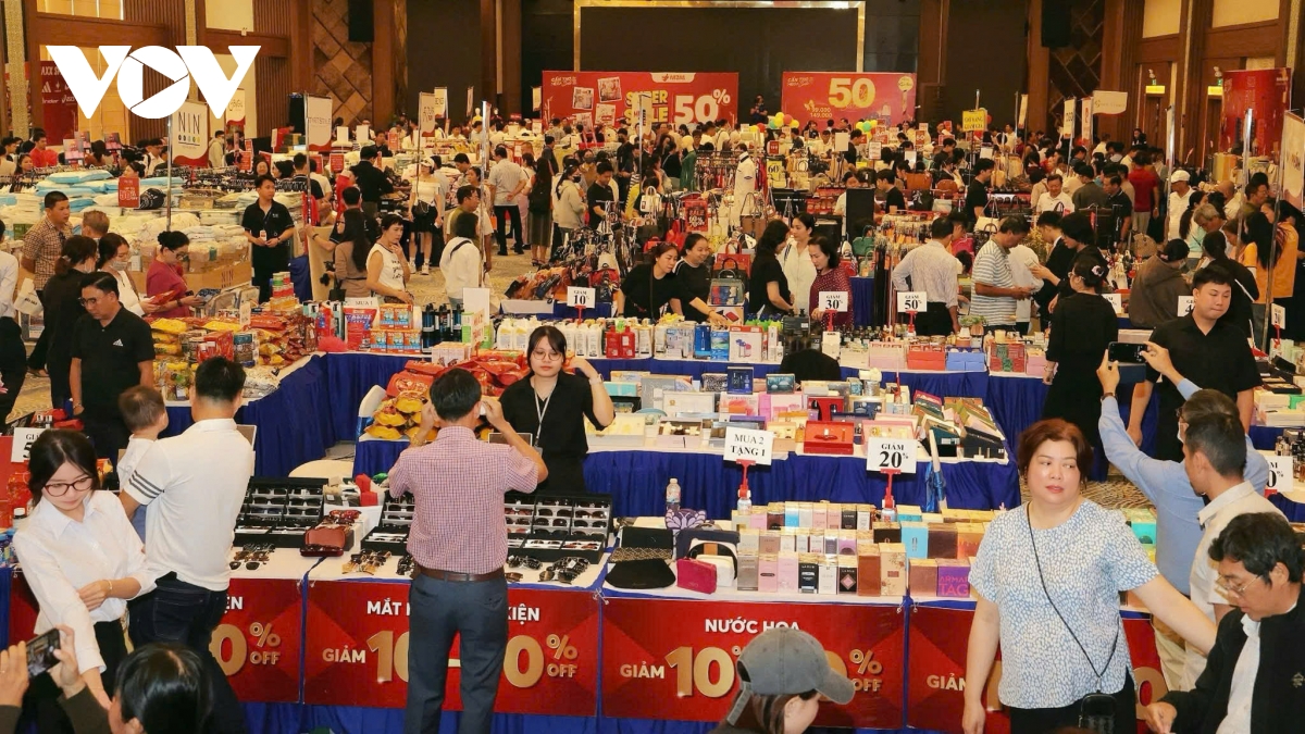 Nhộn nhịp mua sắm trước Tết Nguyên đán tại “Cần Thơ Mega Sale 2026”